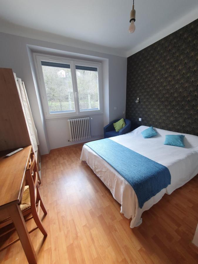 Chambre privée du Majestic Saint-Affrique Esterno foto