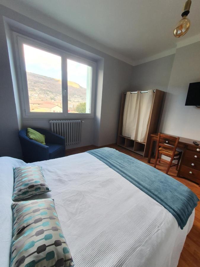 Chambre privée du Majestic Saint-Affrique Esterno foto