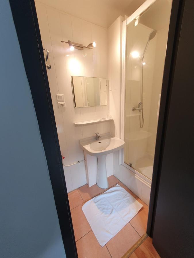 Chambre privée du Majestic Saint-Affrique Esterno foto