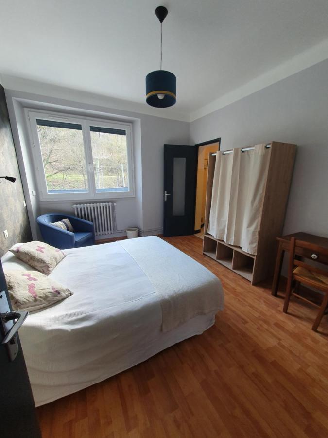 Chambre privée du Majestic Saint-Affrique Esterno foto